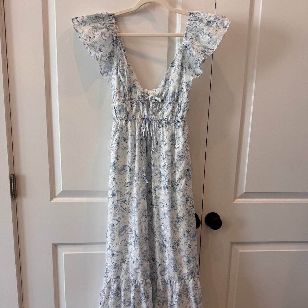 NWT Storia Blue and White Floral Dress with Delicate Ruffle Sleeve Size S